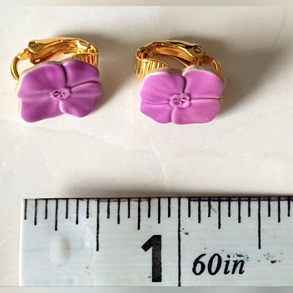 Vintage Dainty Lavender Pastel Purple Flower Clip-on Earrings - Picture 6 of 6